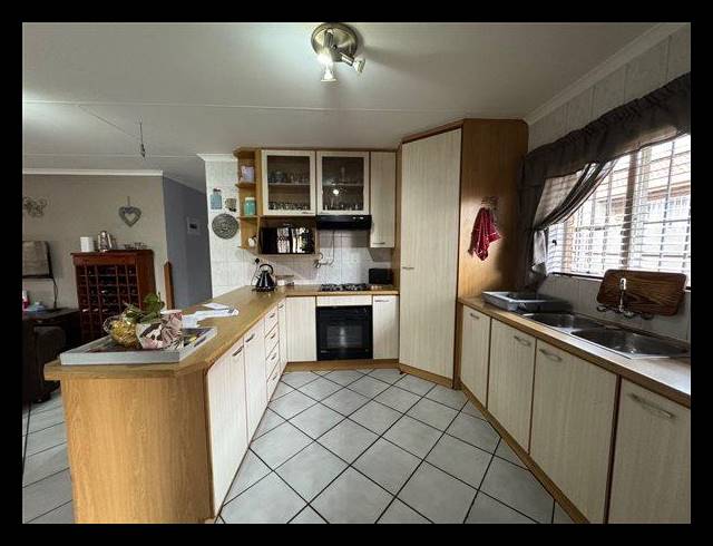 3 BEDROOM TOWNHOUSE FOR SALE IN TERENURE